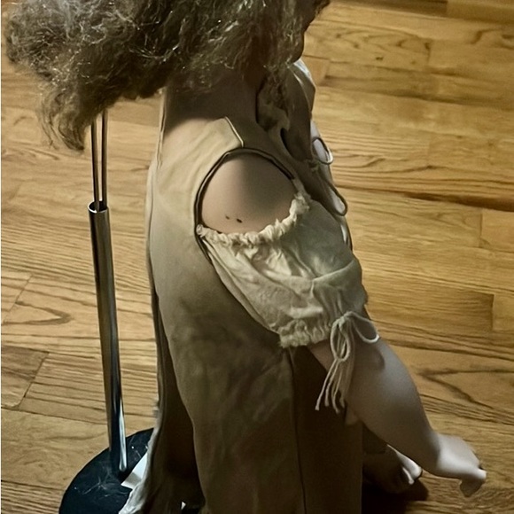 RARE Les Miserables Porcelain Doll "Little Cosette" #2437 - Picture 7 of 11